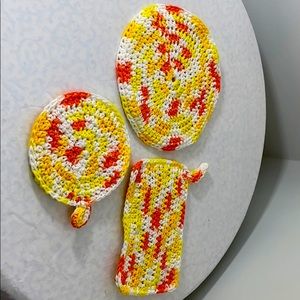 6”round, 5”-8”rectangle potholders,9”round hot pad